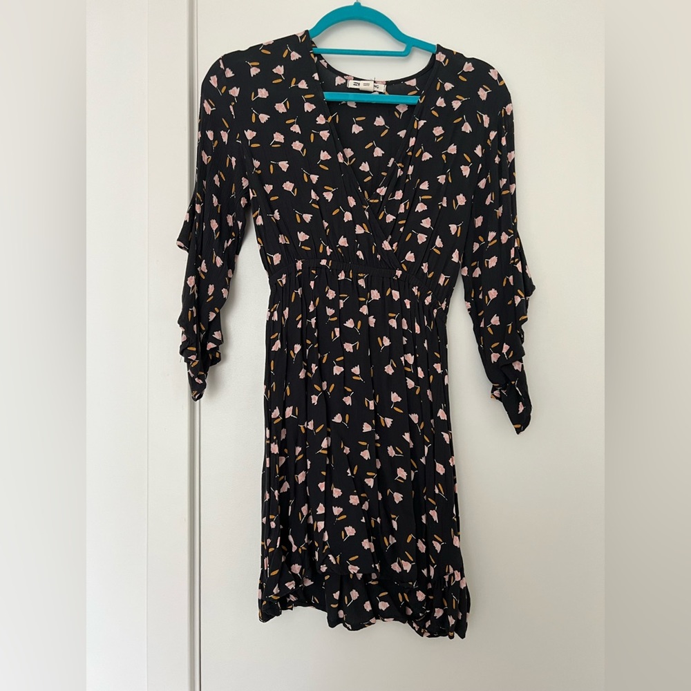 Billabong navy floral dress size small